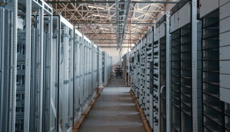 The Data Center Equation in the US: Resource Efficiency, Grid Strategy and the Social License to Build