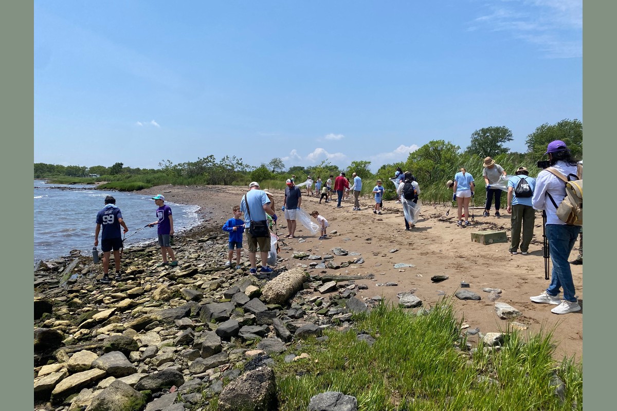 International Coastal Cleanup Day with the Waterfront Alliance and Castle Hill YMCA